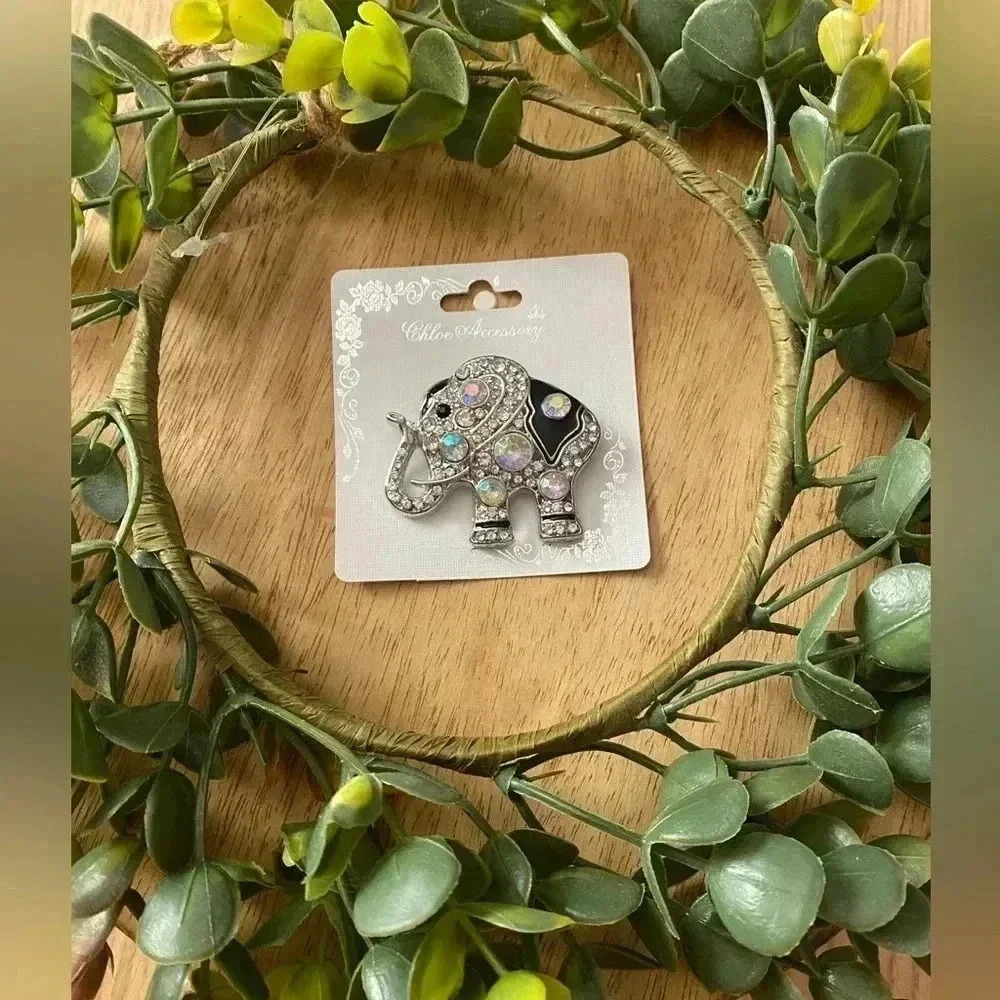 🆕Lucky Elephant Brooch with Lots of Bling🆕